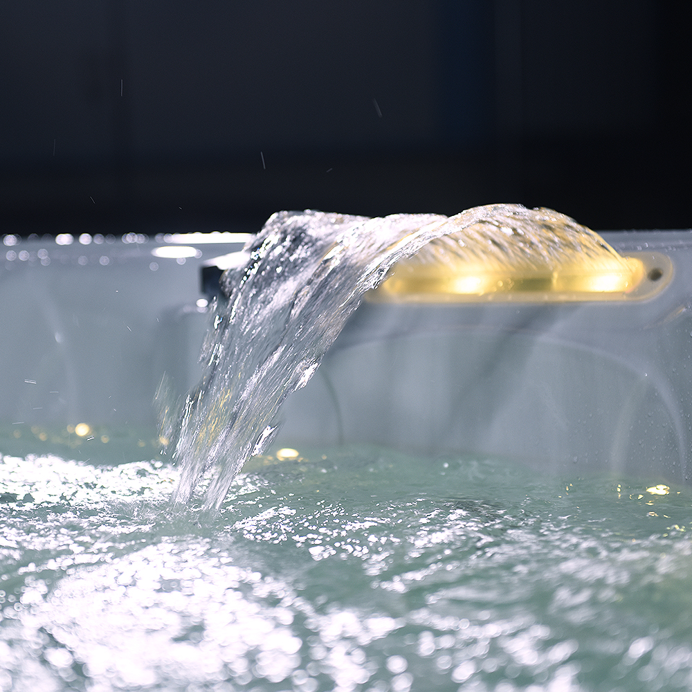Vacay-Spas-Single-Lounger_0001s_0017_Single-Lounger-Water-Feature-2
